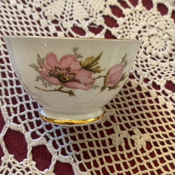 Sutherland fine bone China cream and sugar set with tray - Picture 2 of 8